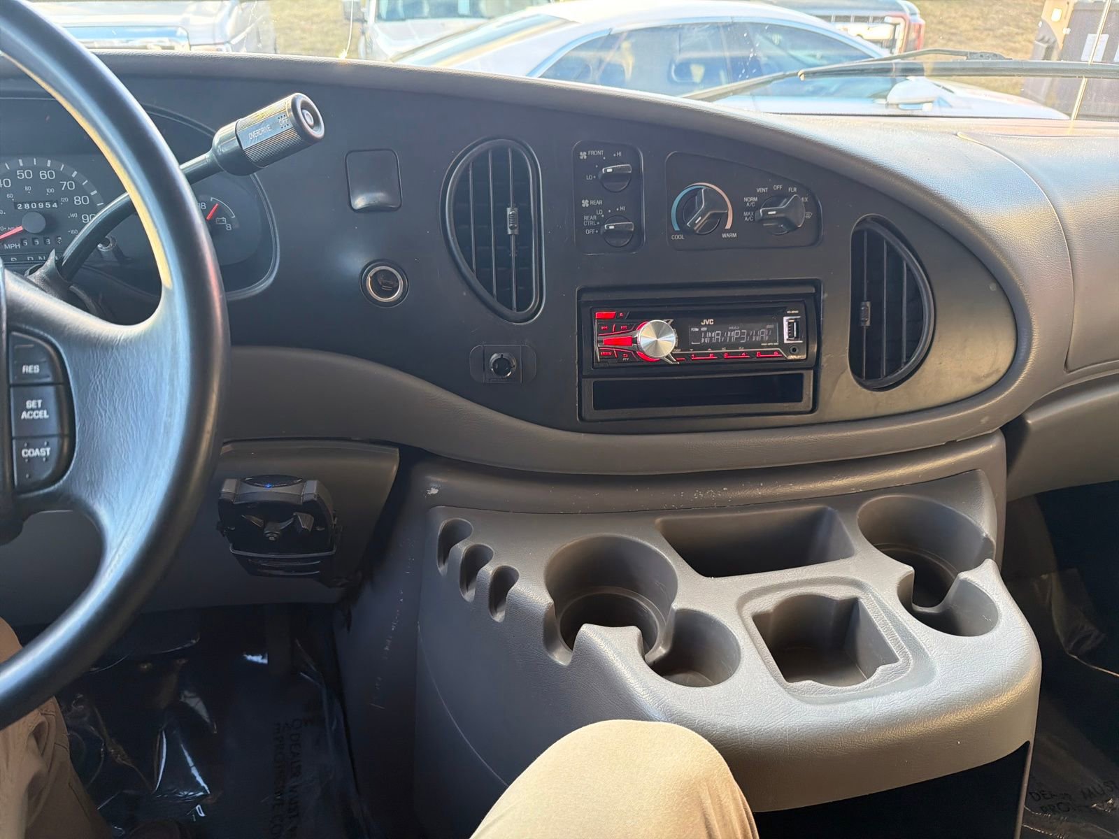 Used 2000 Ford E-350 and Econoline 350 XLT image 17