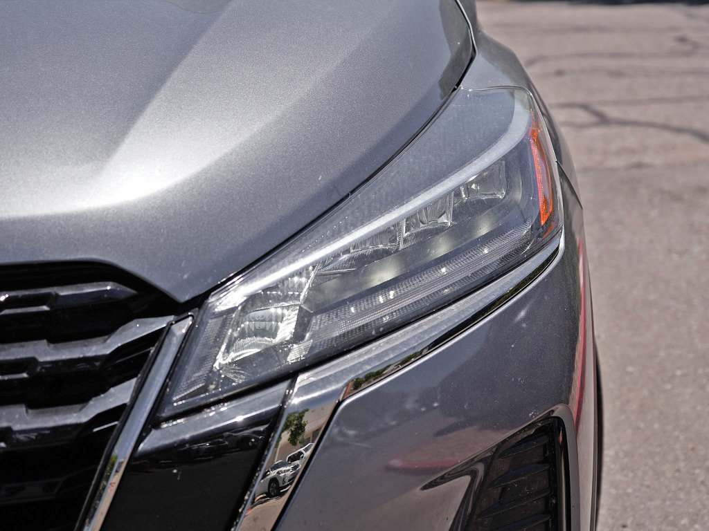 Used 2024 Nissan Kicks SR FWD image 3