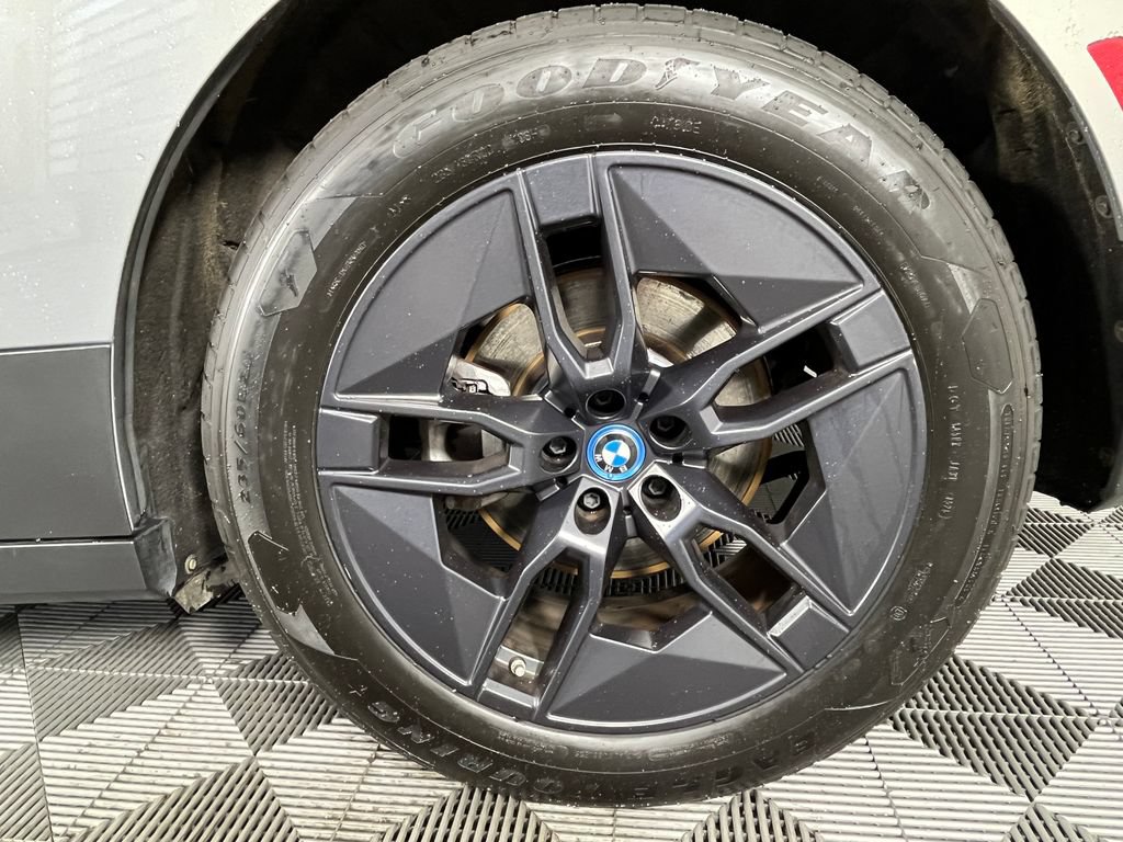Used 2024 BMW iX xDrive50 AWD/4WD image 14