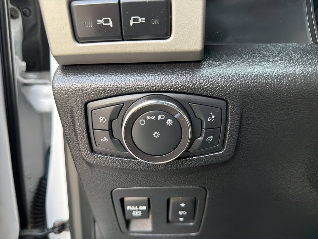 Used 2018 Ford F150 Lariat w/ Equipment Group 502A Luxury AWD/4WD image 28