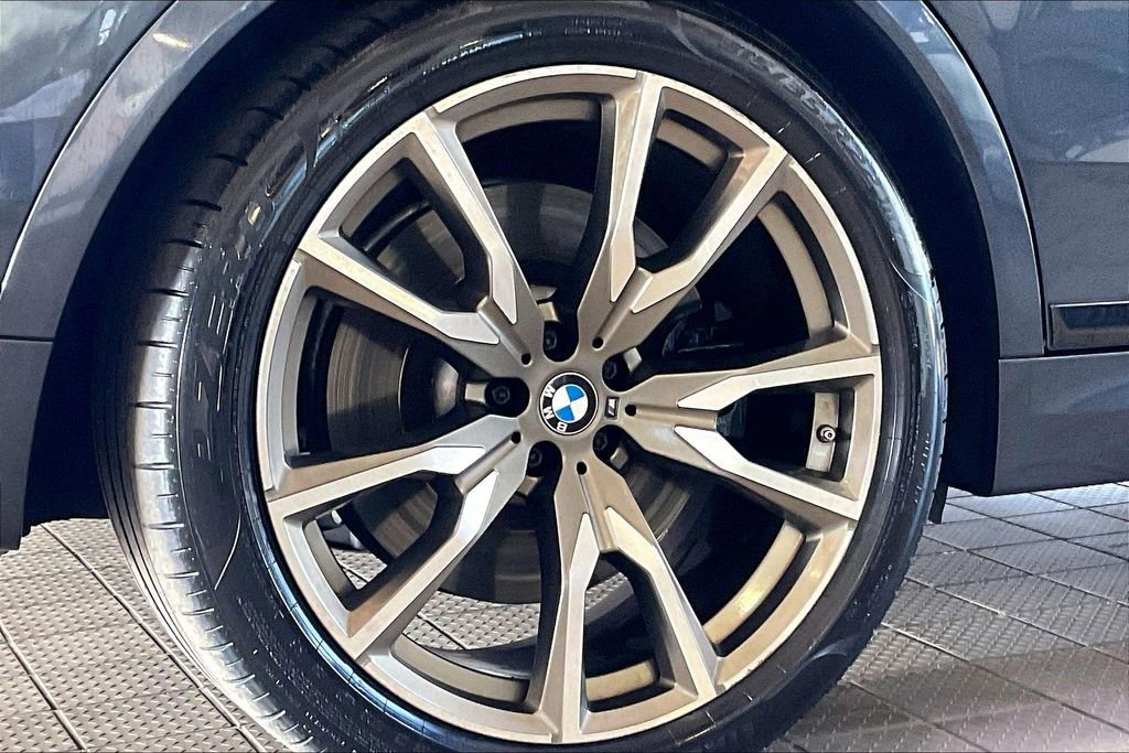 Used 2021 BMW X7 M50i w/ Cold Weather Package AWD/4WD image 38