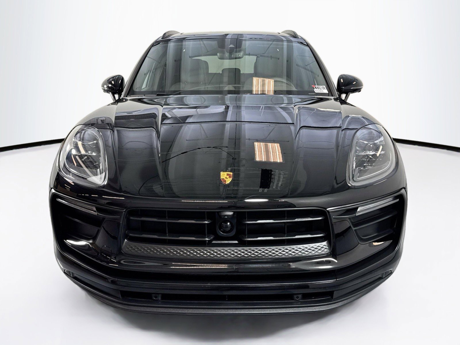 Certified 2025 Porsche Macan image 6