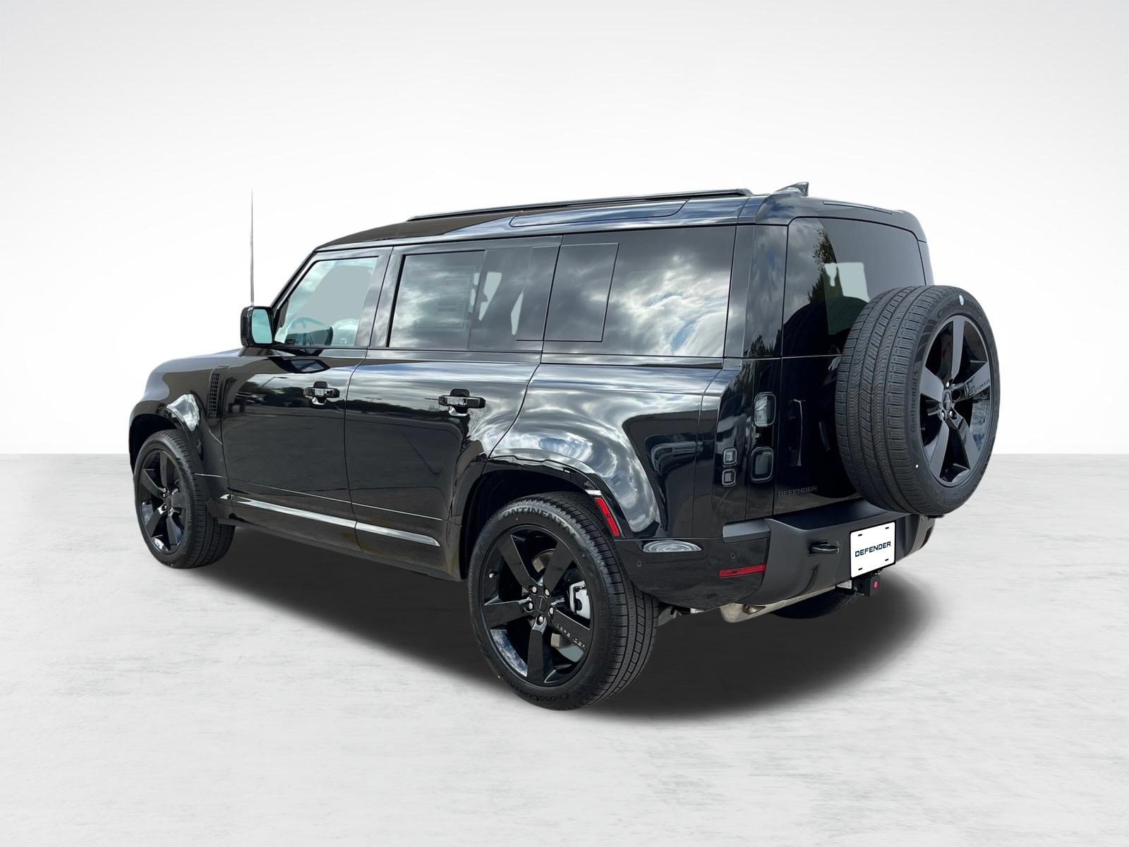 Used 2026 Land Rover Defender 110 X-Dynamic SE AWD/4WD image 3