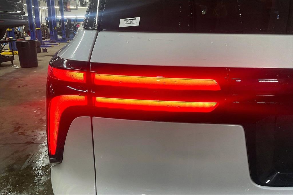 Used 2024 Chevrolet Traverse RS image 26