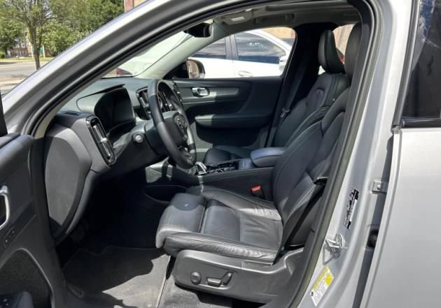 Certified 2023 Volvo XC40 B5 Plus w/ Driver Assist Package AWD/4WD image 7
