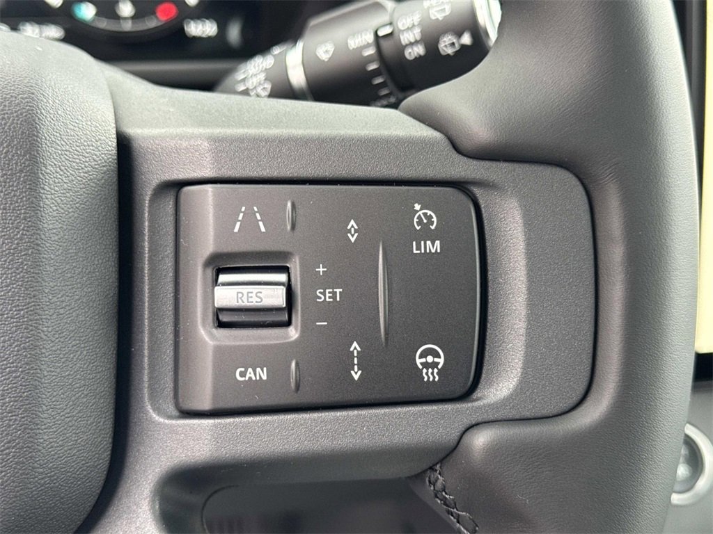 New 2026 Land Rover Defender 110 X-Dynamic SE image 25