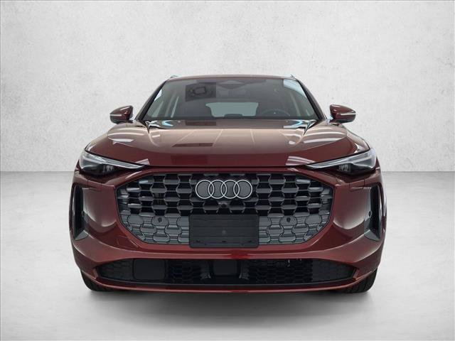 Used 2025 Audi Q5 Premium Plus w/ Premium Plus AWD/4WD image 2