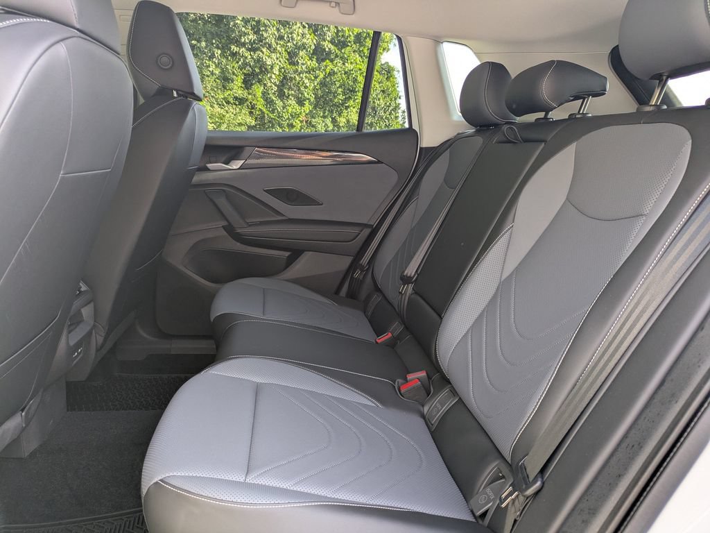 Certified 2025 Volkswagen Tiguan SE FWD image 14