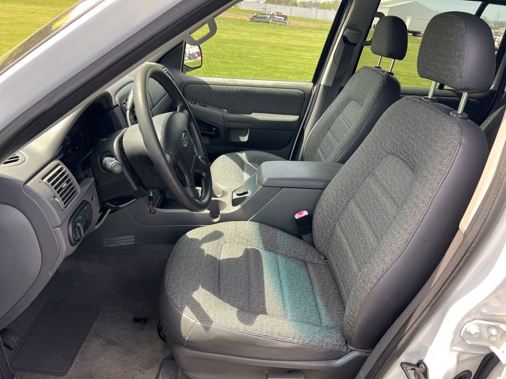 Used 2002 Ford Explorer XLS image 12