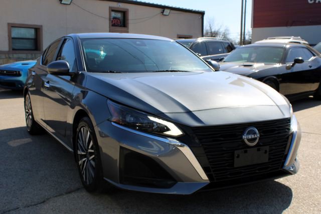 Used 2023 Nissan Altima 2.5 SV w/ SV Premium Package