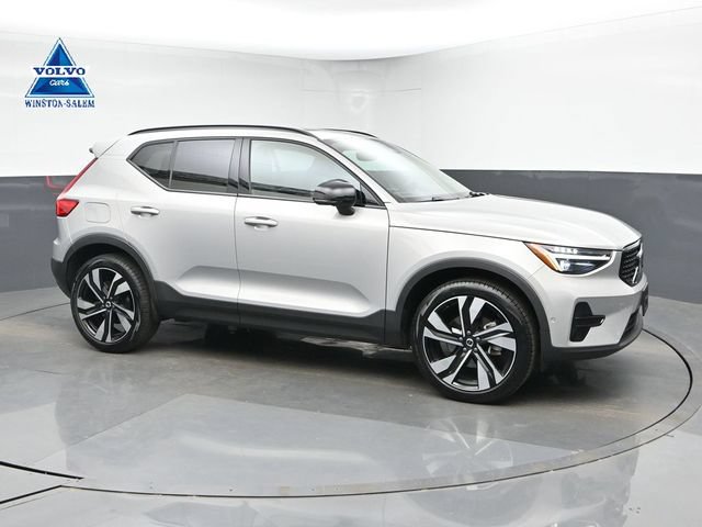 Used 2023 Volvo XC40 B5 Ultimate w/ Protection Package Premier AWD/4WD image 1