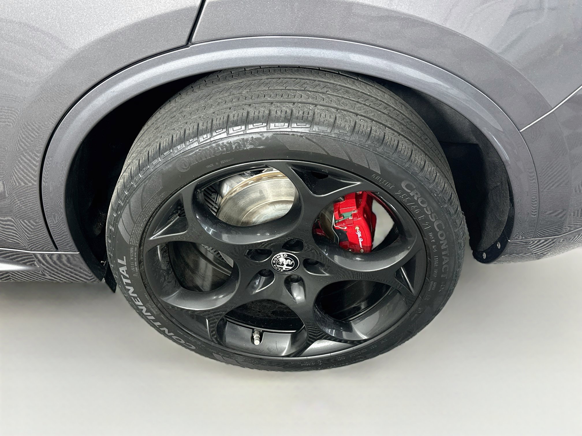 Used 2023 Alfa Romeo Stelvio Veloce AWD/4WD image 11