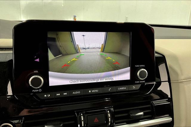 Used 2024 Nissan Pathfinder SV w/ SV Premium Package image 14