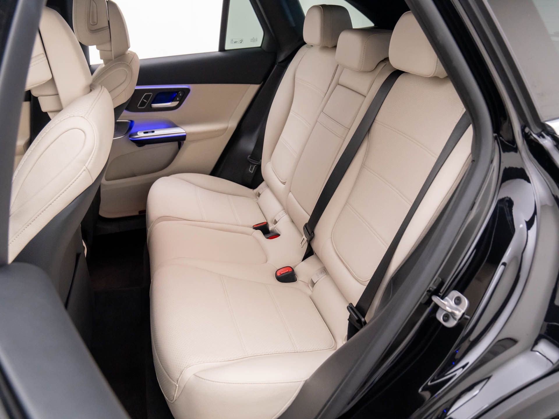 Used 2025 Mercedes-Benz GLC 350e 4MATIC image 17