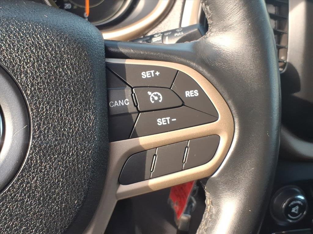 Used 2017 Jeep Cherokee Latitude w/ Safety/Convenience Group image 17