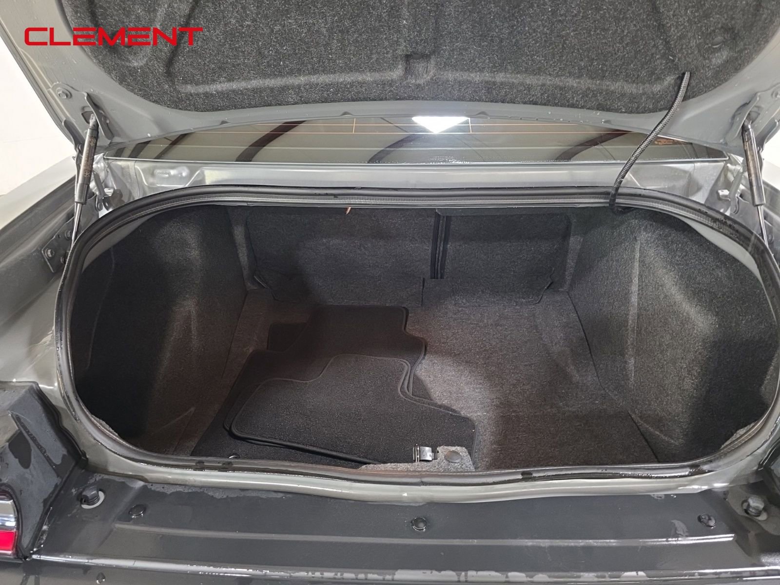 Used 2023 Dodge Challenger R/T w/ Plus Package image 9