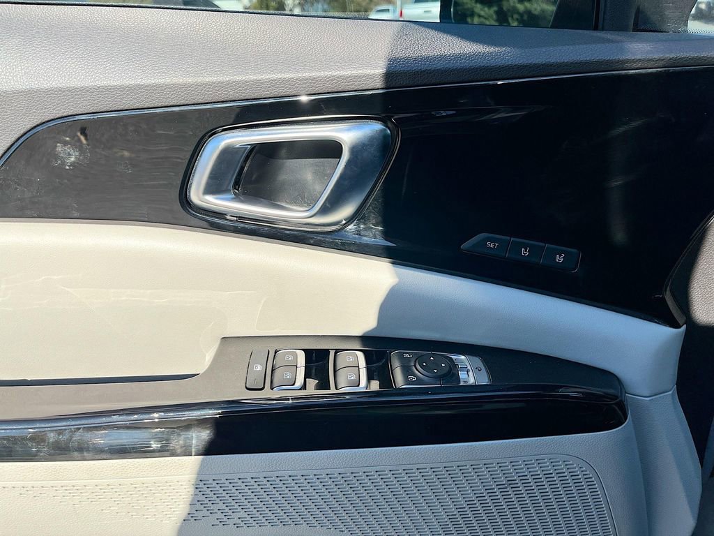 Used 2024 Kia Carnival SX image 18