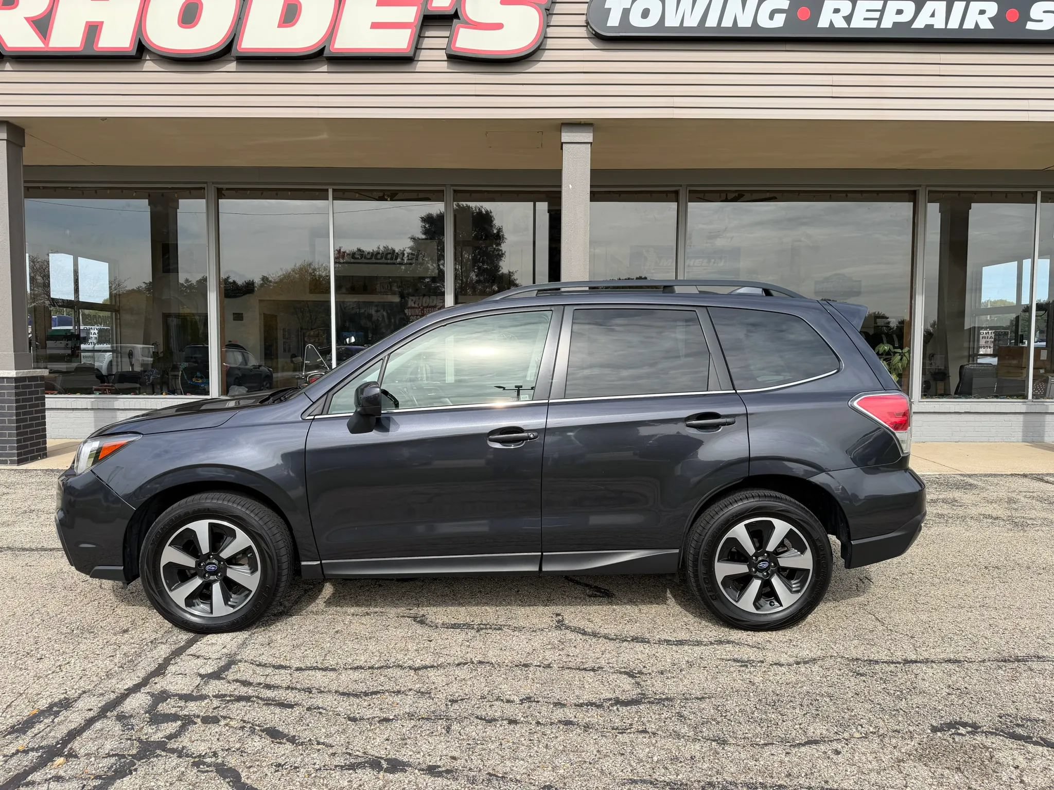 Used 2018 Subaru Forester 2.5i Limited w/ Popular Package #3B AWD/4WD image 2
