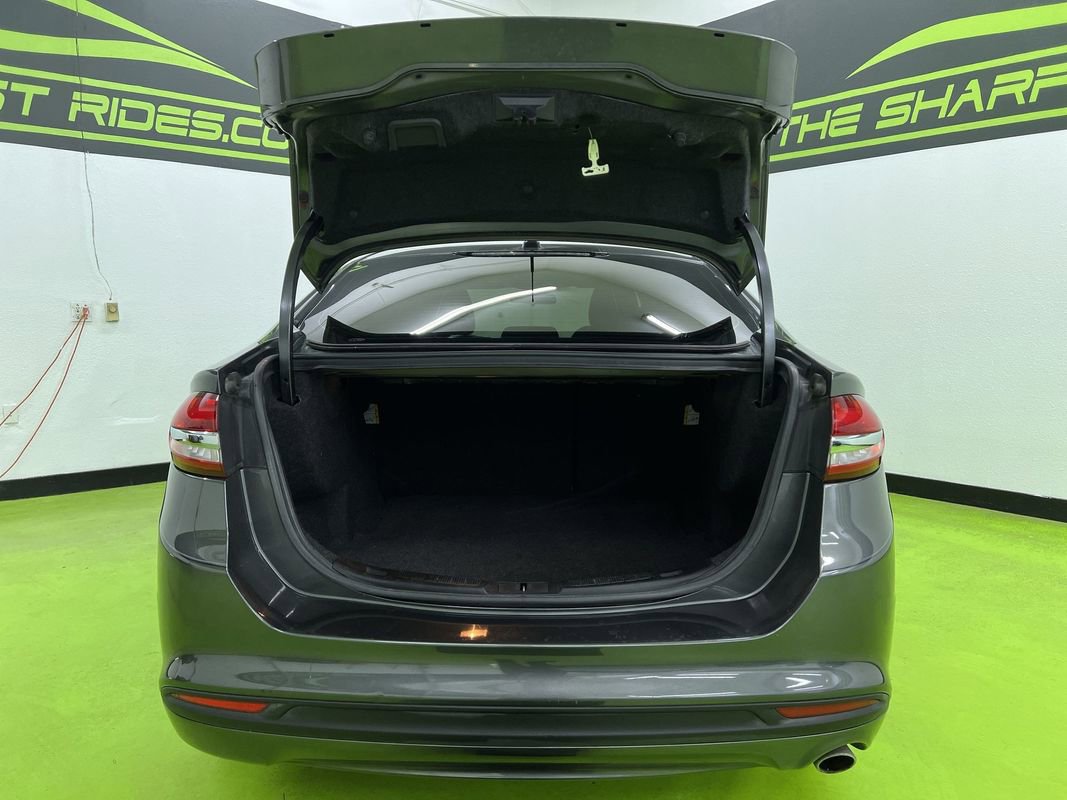 Used 2017 Ford Fusion SE FWD image 9