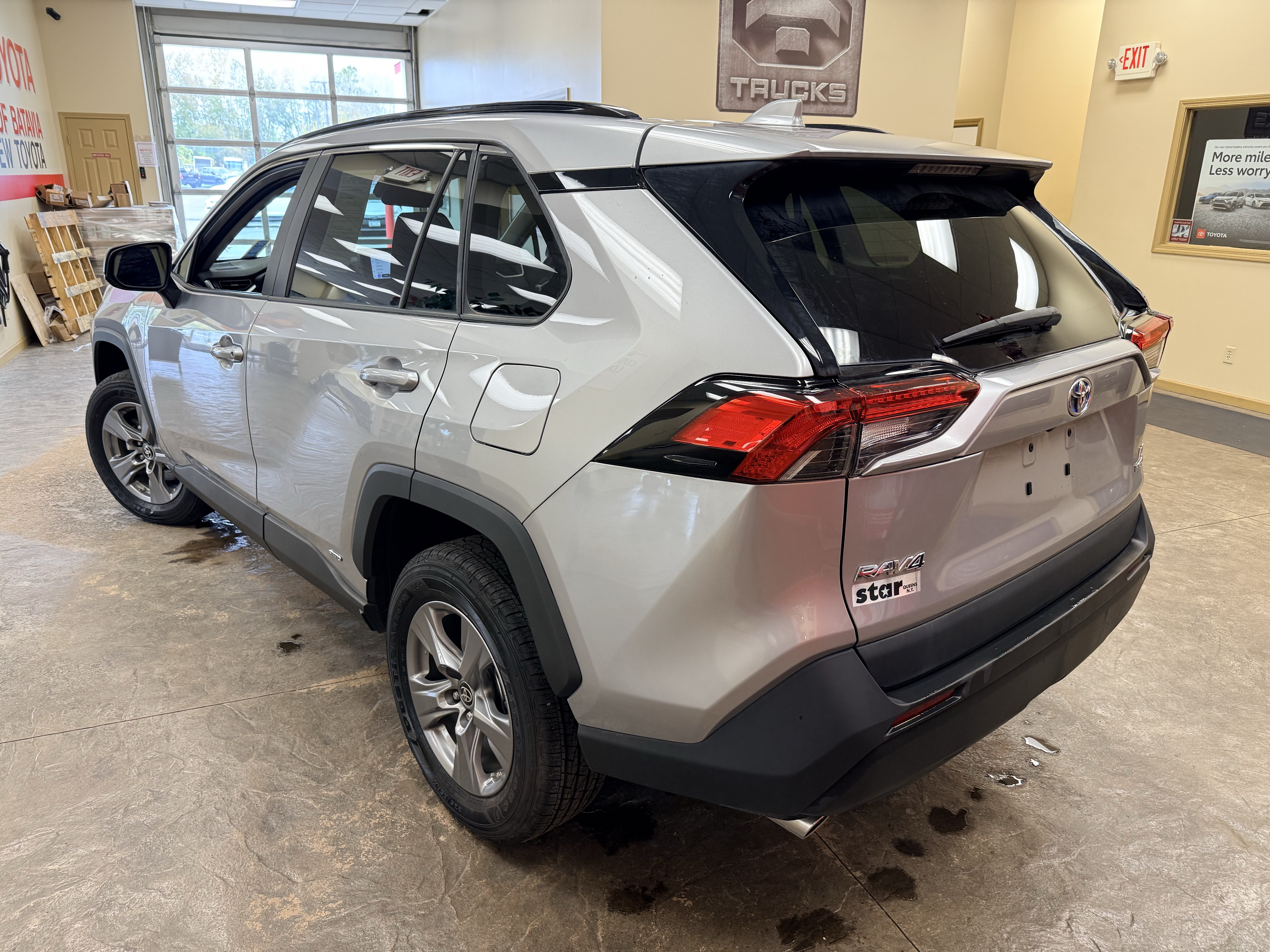 Used 2024 Toyota RAV4 LE AWD/4WD image 16