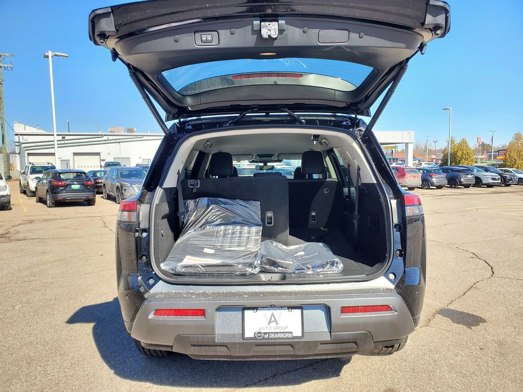 New 2026 Nissan Pathfinder SL image 9