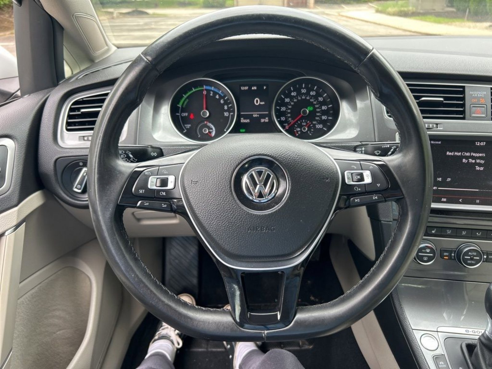 Used 2016 Volkswagen e-Golf SEL Premium FWD image 12