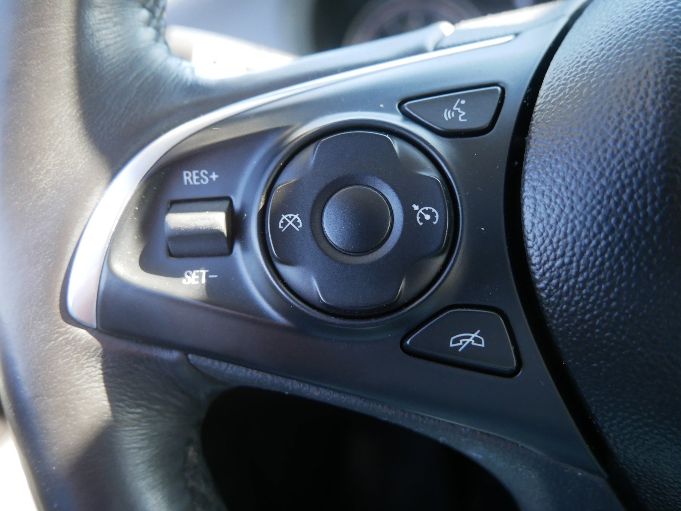 Used 2018 Buick Enclave Essence image 22