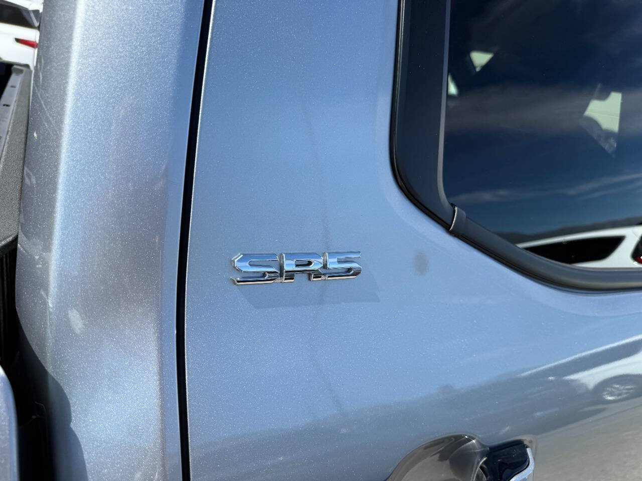 Used 2025 Toyota Tacoma SR5 AWD/4WD image 12