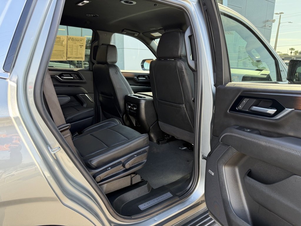 Used 2025 GMC Yukon Denali image 32