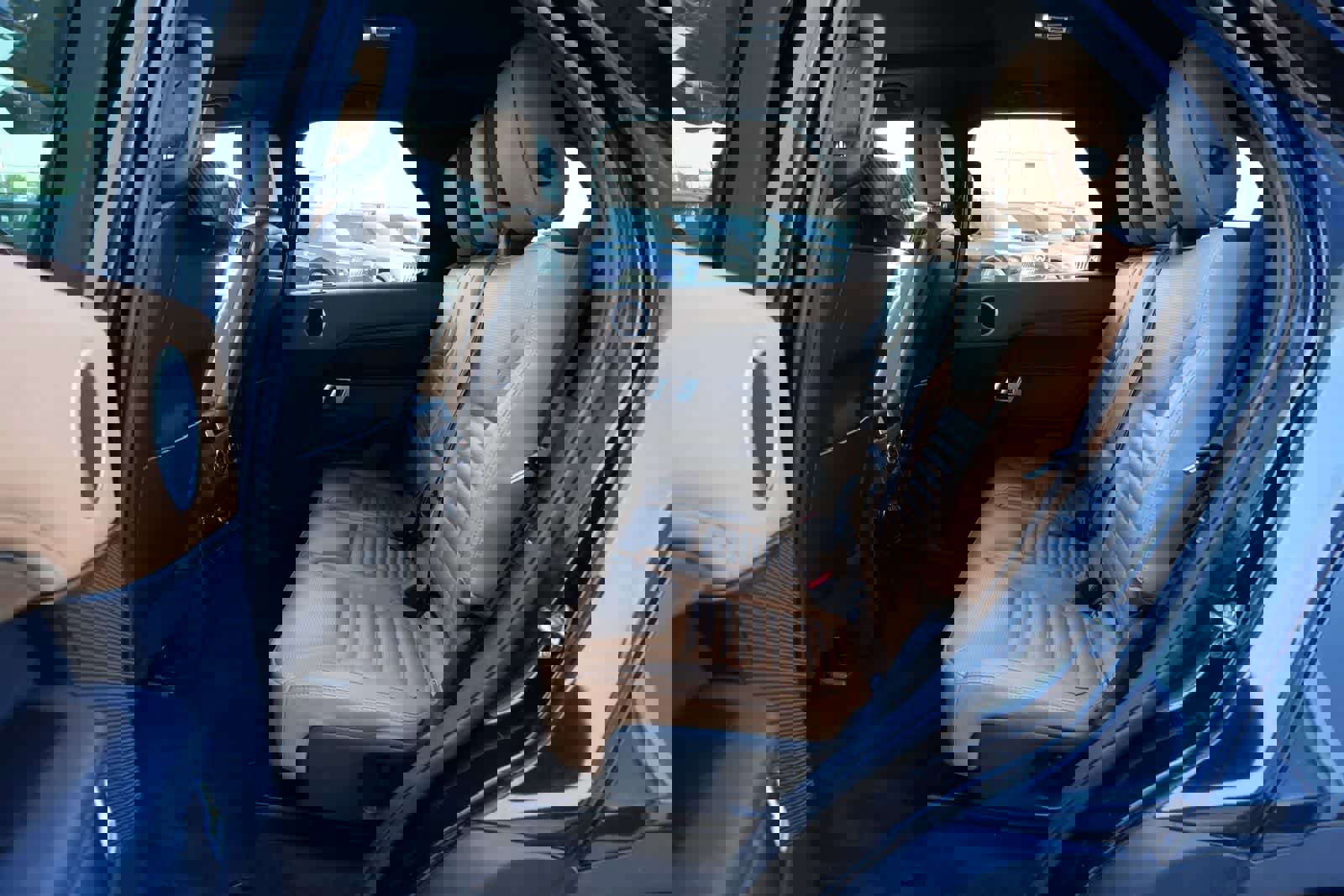 Used 2017 Land Rover Discovery HSE Luxury image 18