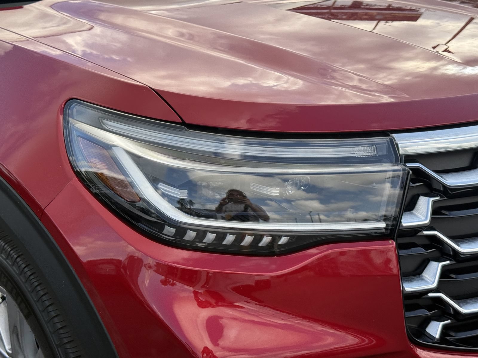 Certified 2025 Ford Explorer Platinum RWD image 9