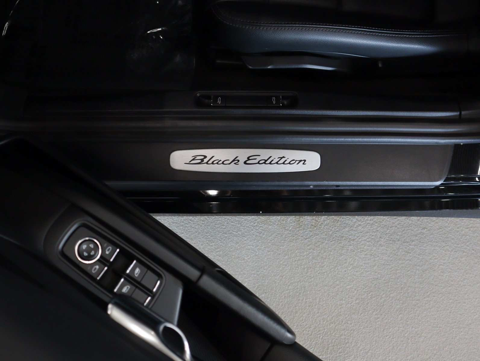 Certified 2016 Porsche Cayman RWD image 24