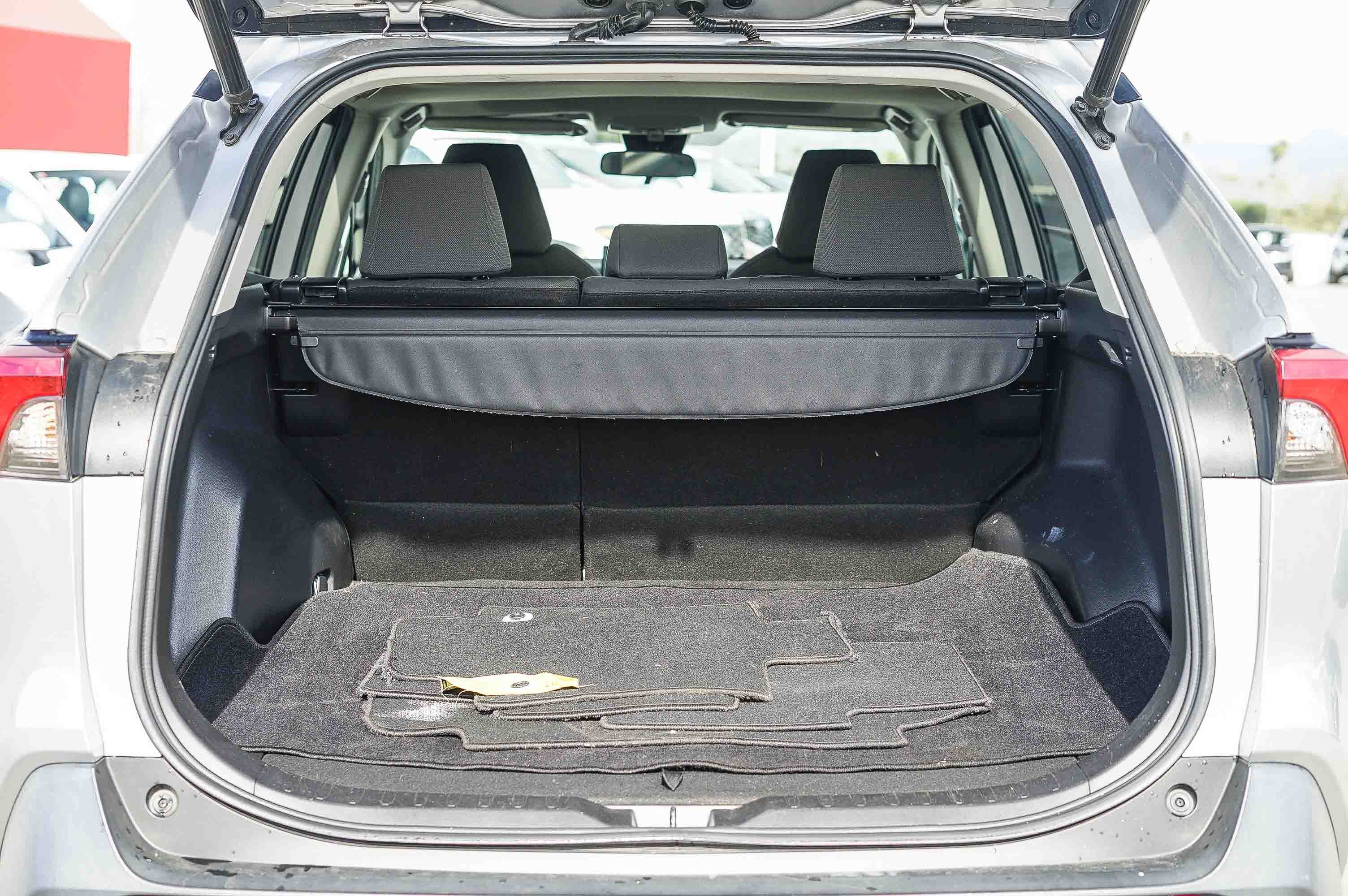 Used 2021 Toyota RAV4 XLE w/ Convenience Package image 29