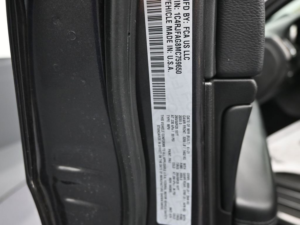 Used 2021 Jeep Grand Cherokee Laredo X image 9