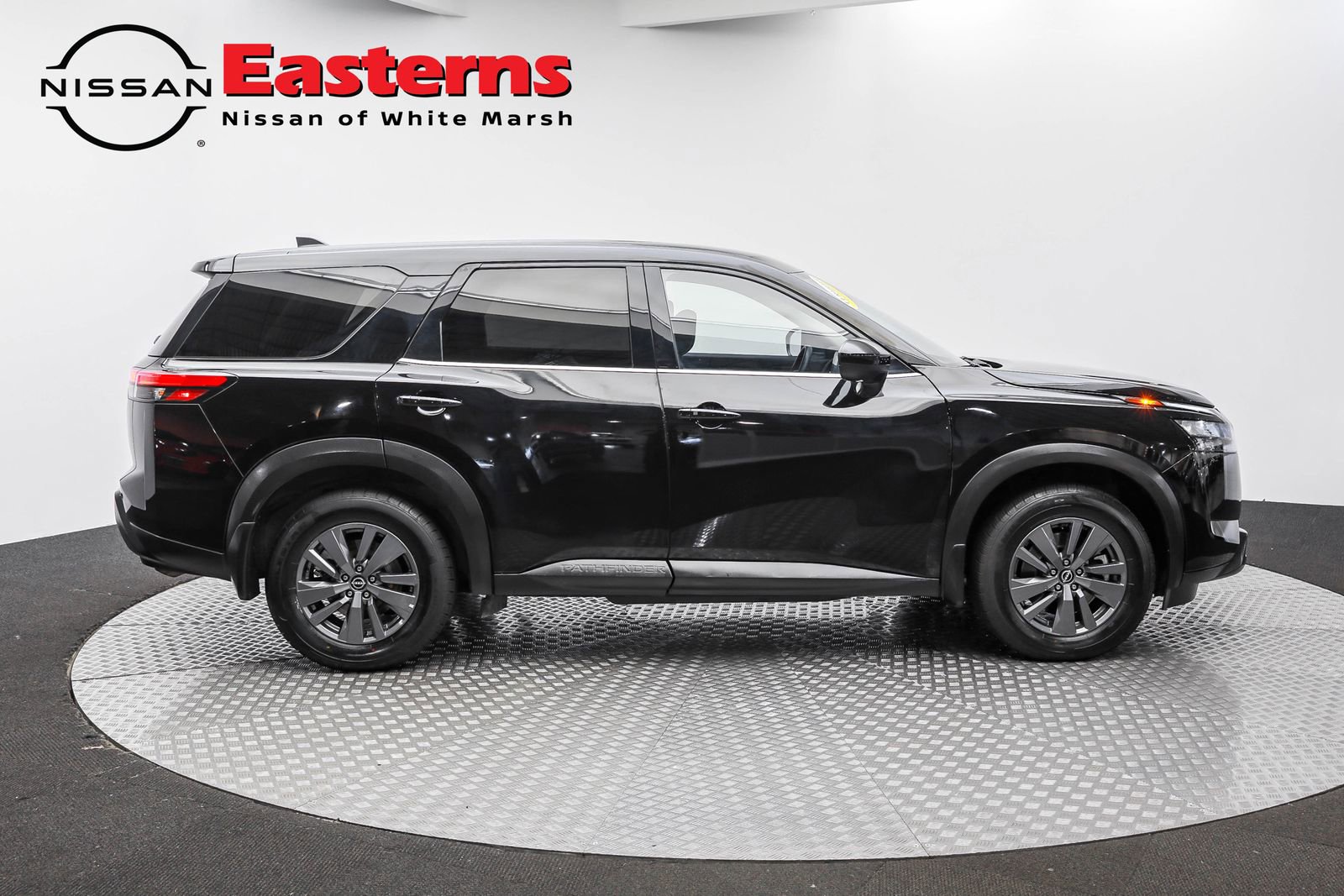 Used 2024 Nissan Pathfinder S image 4
