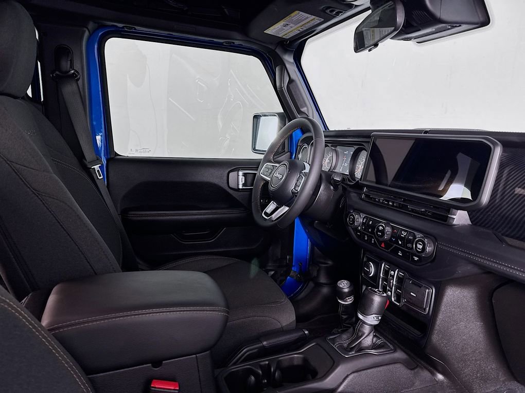 Used 2024 Jeep Wrangler Sahara image 30