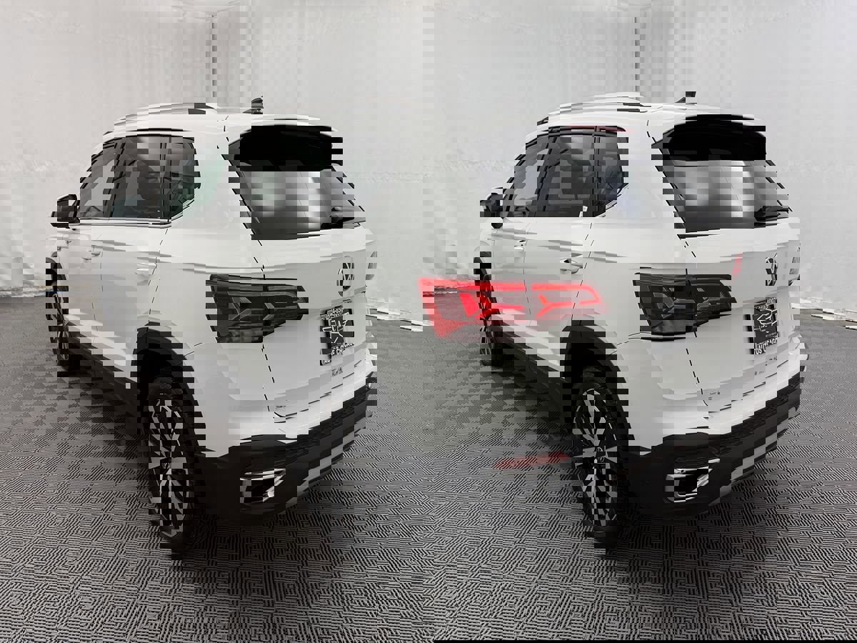 Used 2024 Volkswagen Taos SE FWD image 5