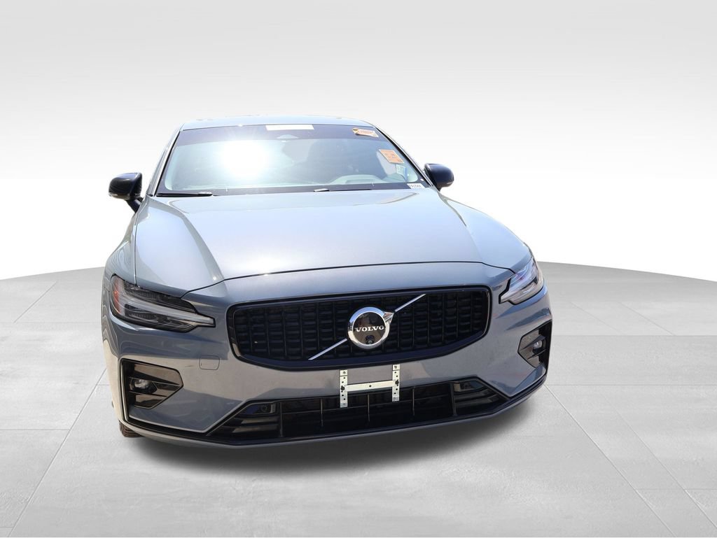 Used 2024 Volvo S60 B5 Plus AWD/4WD image 7