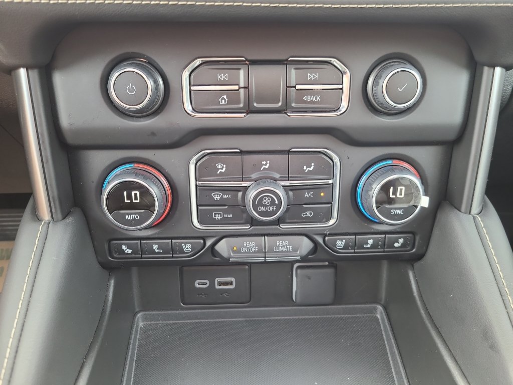 Used 2024 Chevrolet Suburban Premier AWD/4WD image 22