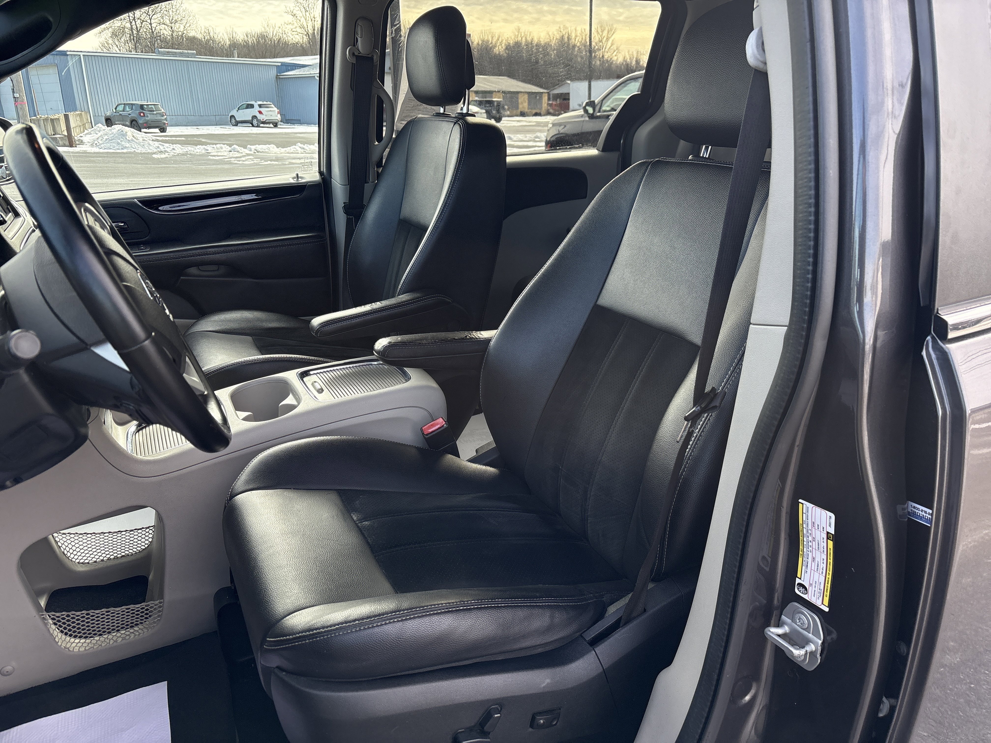 Used 2018 Dodge Grand Caravan SXT image 12