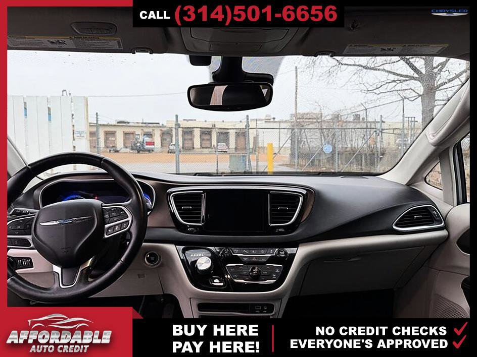 Used 2017 Chrysler Pacifica Touring-L Plus FWD image 13