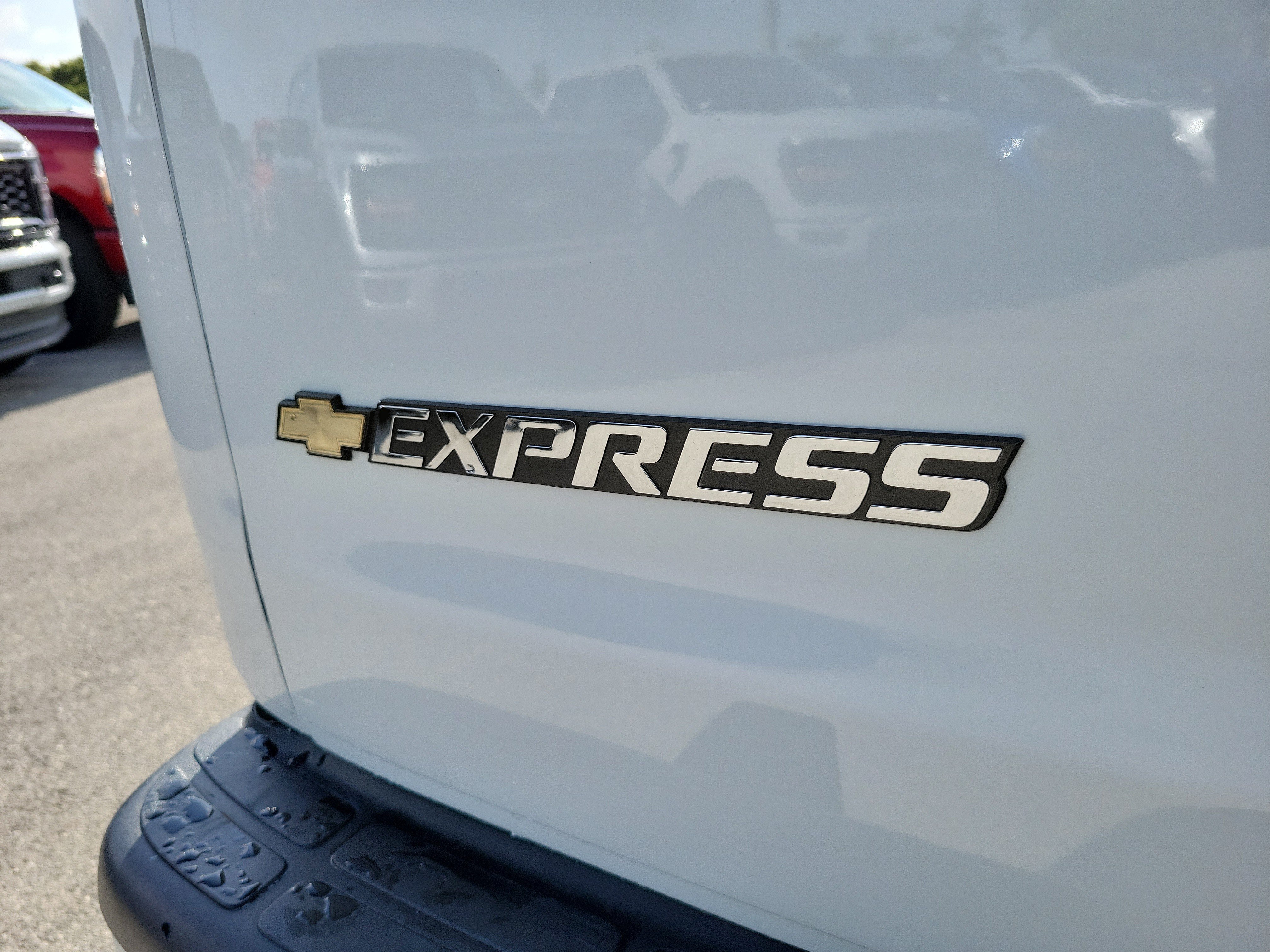 Used 2025 Chevrolet Express 2500 w/ Driver Convenience Package RWD image 30