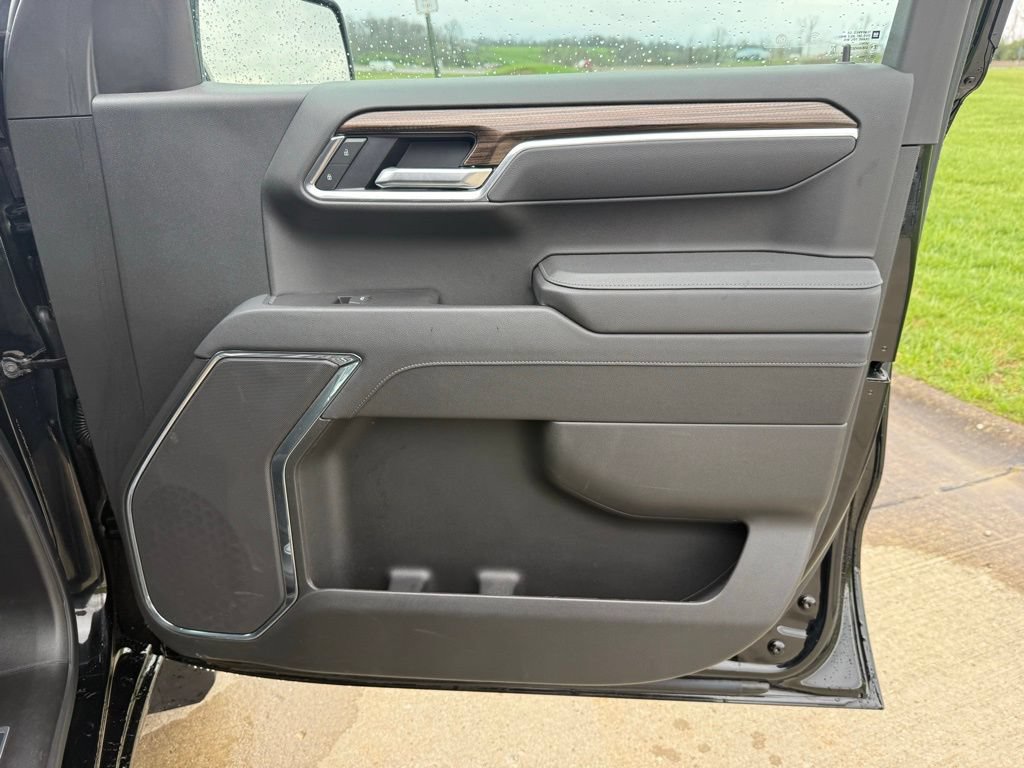 Used 2025 Chevrolet Silverado 1500 RST w/ LPO, Dark Essentials Package RWD image 18