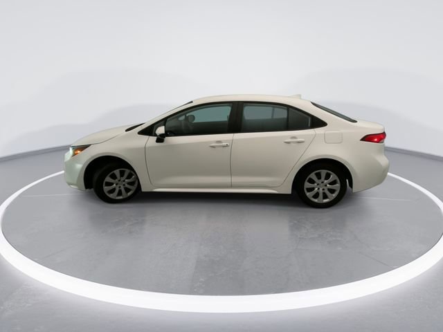 Used 2022 Toyota Corolla LE FWD image 3