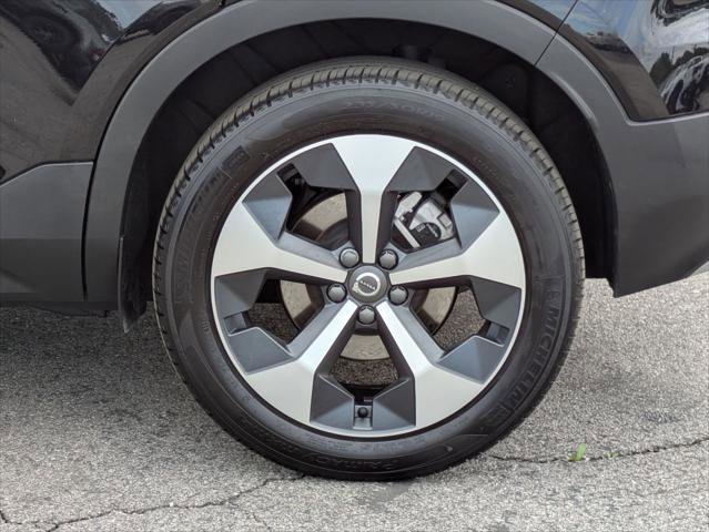 Used 2025 Volvo XC40 B5 Core w/ Protection Package Premier image 9