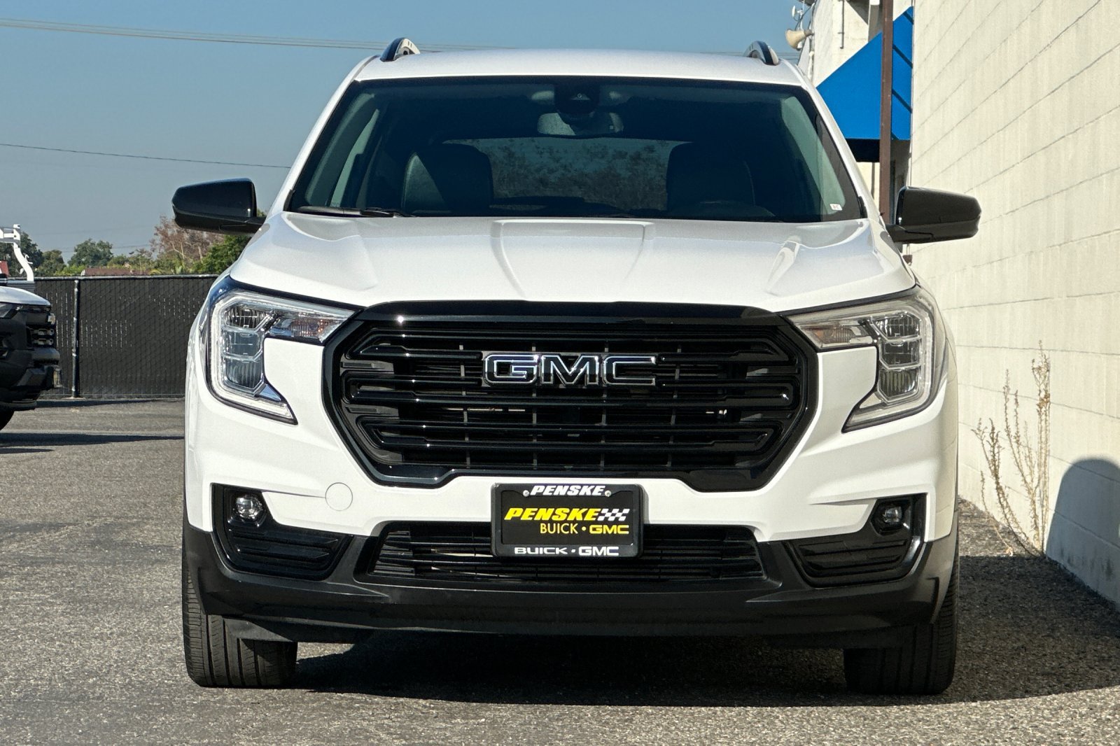 Used 2024 GMC Terrain SLT w/ Elevation Edition FWD image 9