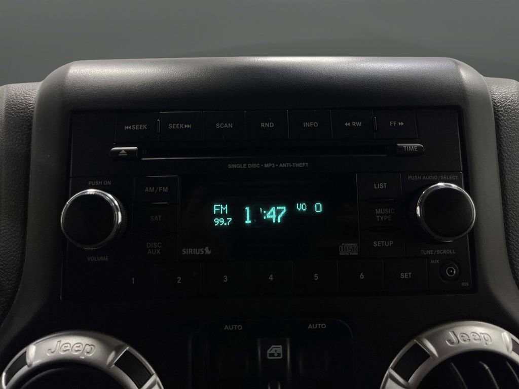 Used 2016 Jeep Wrangler Unlimited Rubicon image 15