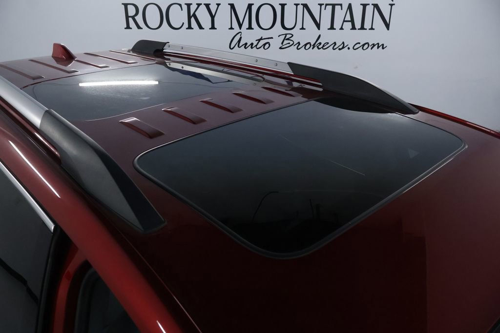 Used 2021 GMC Acadia SLT w/ LPO, Floor Liner Package image 12