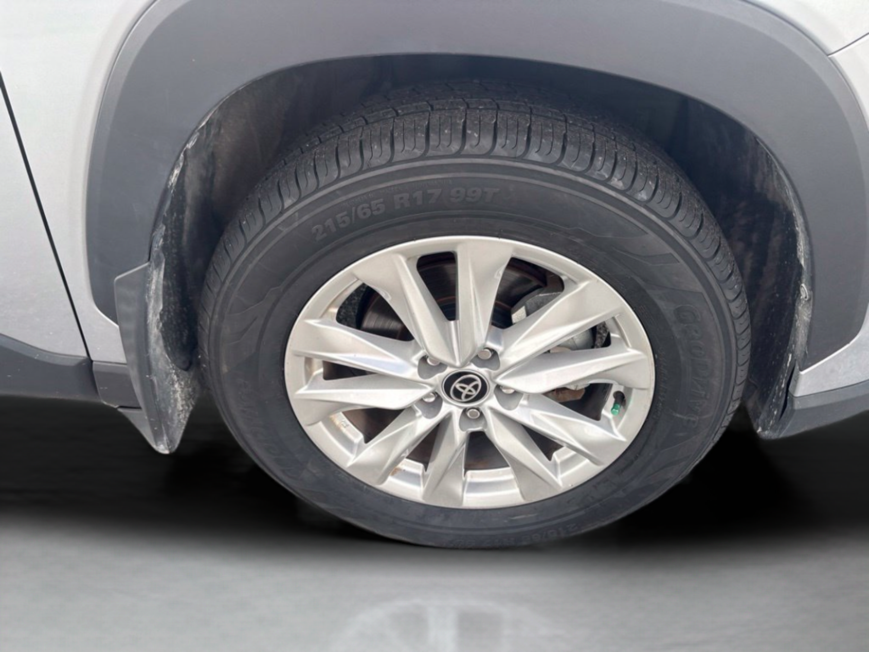 Used 2024 Toyota Corolla Cross LE FWD image 33