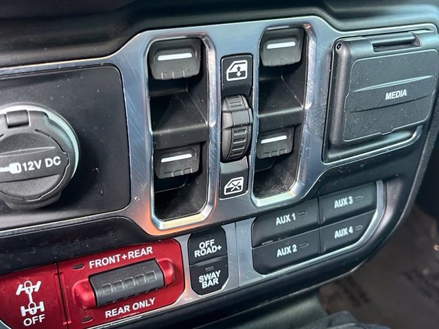 Used 2024 Jeep Wrangler Unlimited Rubicon w/ Convenience Group AWD/4WD image 21